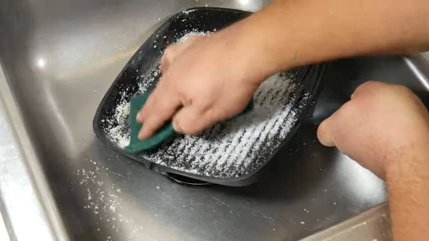How to Clean a Cast Iron Grill Pan