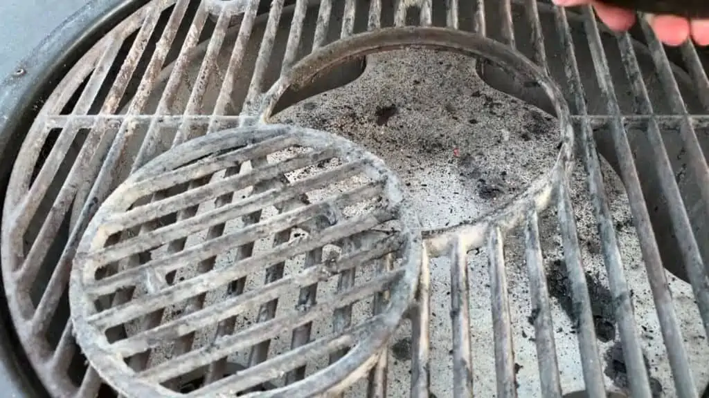 How to Clean Cast Iron Grill Grates ( Easy Guide )