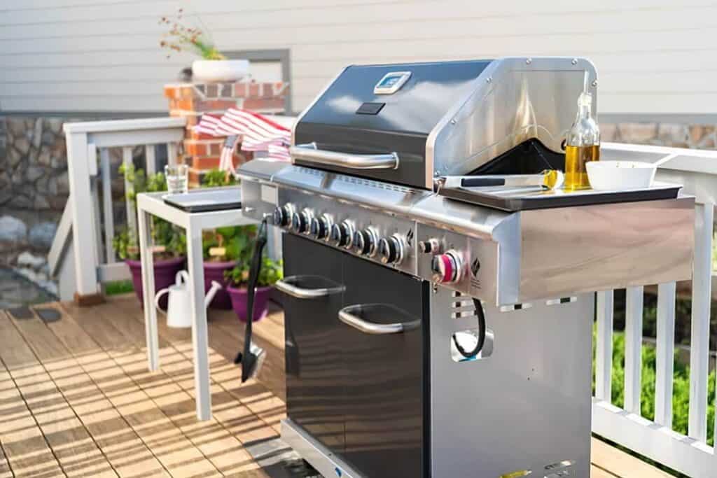How to Clean a Gas Grill with Minimal Effort (1)