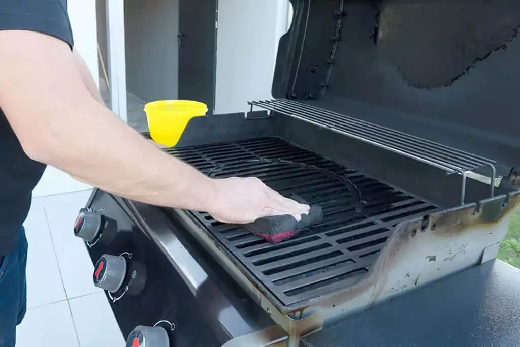 How to Clean a Gas Grill with Minimal Effort