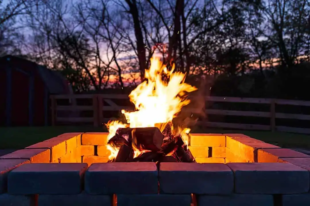How to Use a Fire Pit (1)