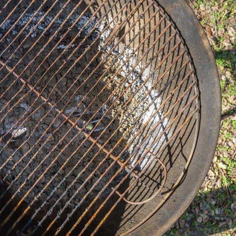 Deep cleaning process of cleaning charcoal grill